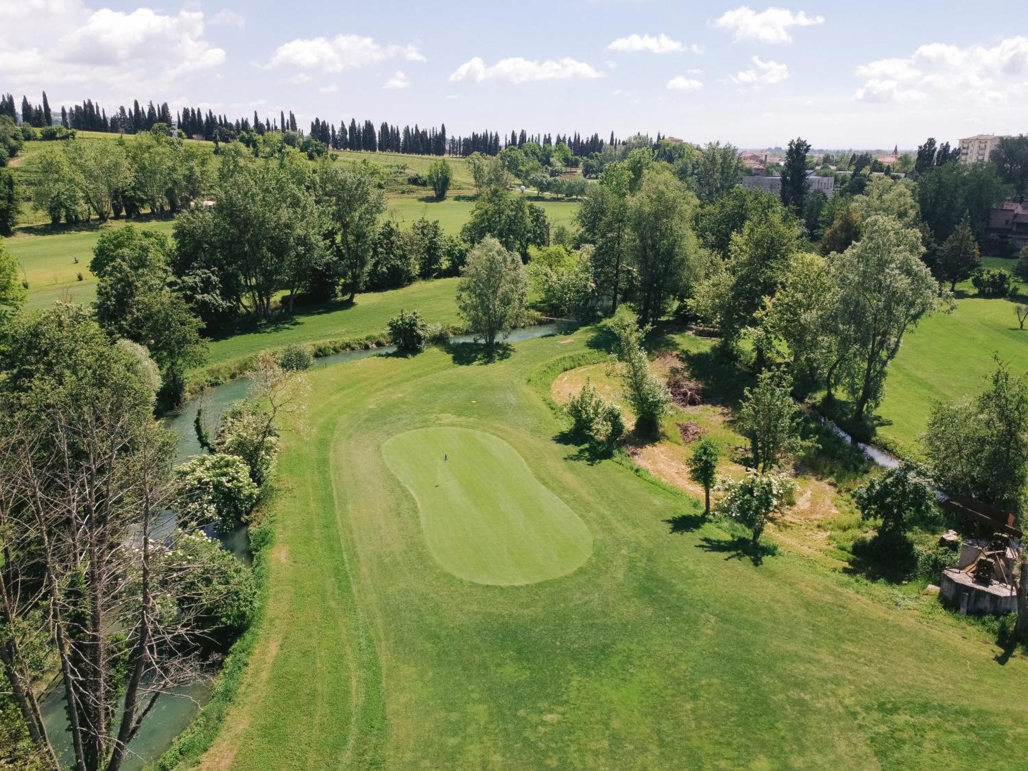 Locanda Golf Musella Сан Мартино Буон Алберго Екстериор снимка